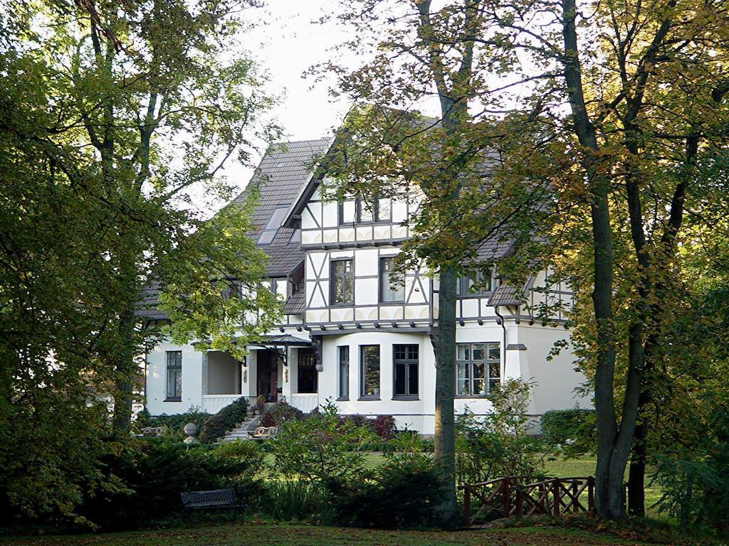 Hotel Gutshaus Kubbelkow Bergen Auf Rugen Exterior foto